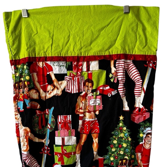 Alexander Henry All I Want For Christmas Hulk Black
Pillow Case - Picture 3 of 7